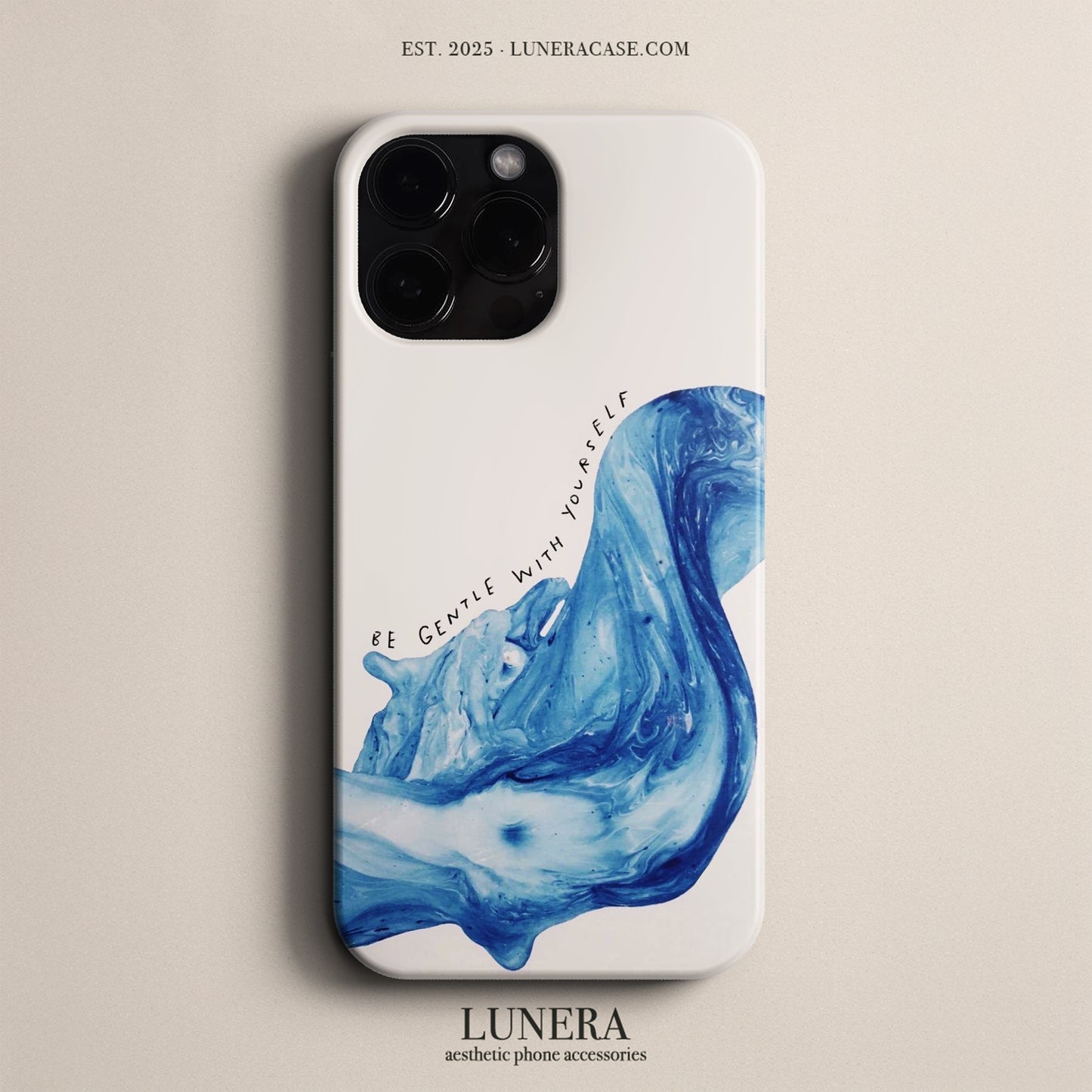 LUNERA 'Be Gentle With Yourself' Case – Mavi Akışkan Doku ve Sade Tipografi Tasarımı