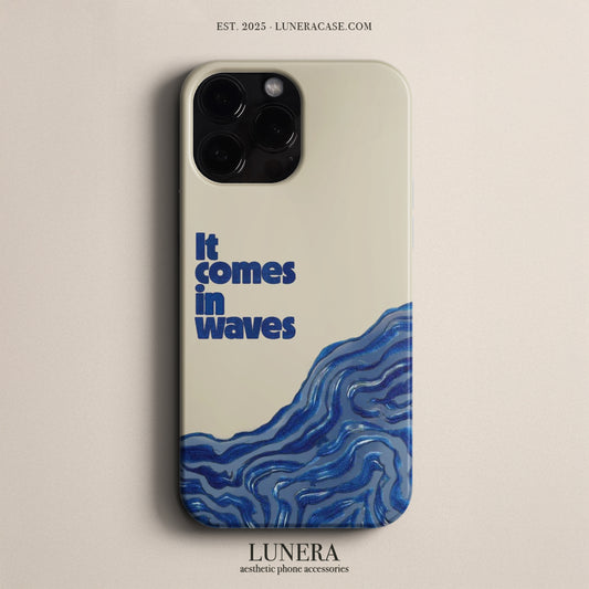 LUNERA 'It Comes In Waves' Case – Mavi Dalga Desenli Tipografi Tasarımı