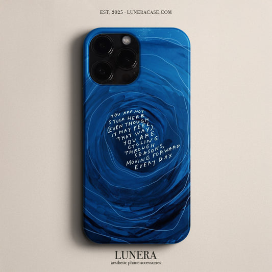 LUNERA 'You Are Not Stuck' Case – Derin Mavi Döngü ve Motivasyonel Tipografi