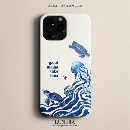 LUNERA 'Good Things Take Time' Case – Mavi Deniz Canlıları ve Tipografik Tasarım