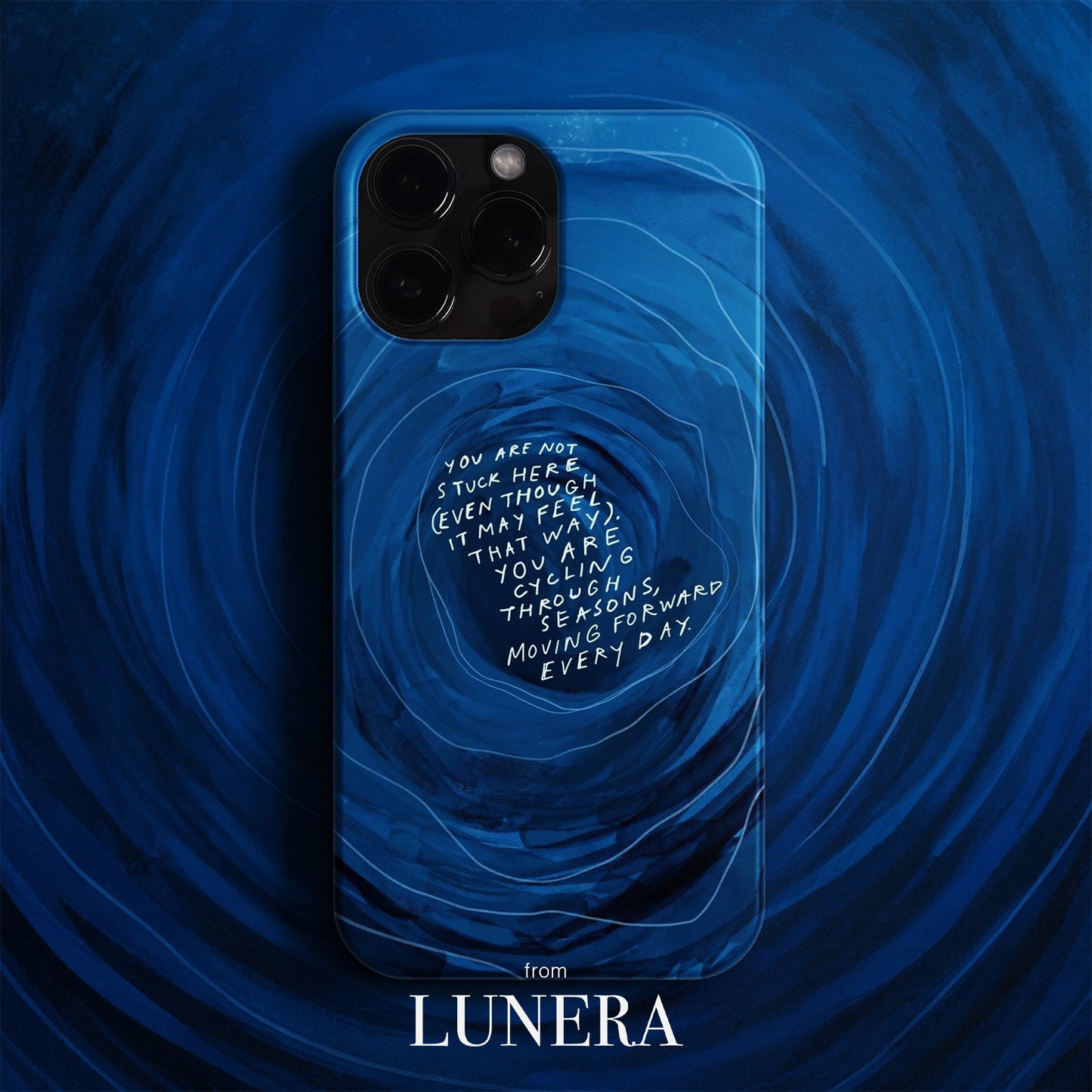 LUNERA 'You Are Not Stuck' Case – Derin Mavi Döngü ve Motivasyonel Tipografi